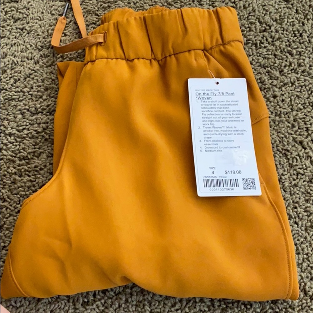 NWT lululemon on the fly 7/8 pant * woven size 4/6